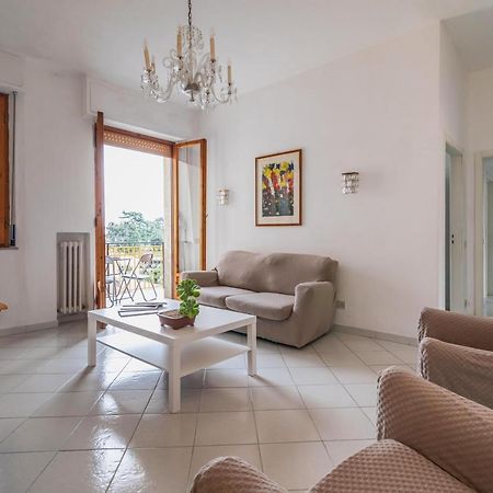 Comfy Flat Steps Away From Siena Station! 아파트 외부 사진