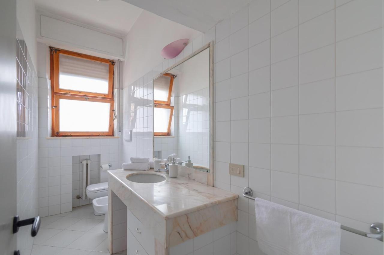 Comfy Flat Steps Away From Siena Station! 아파트 외부 사진
