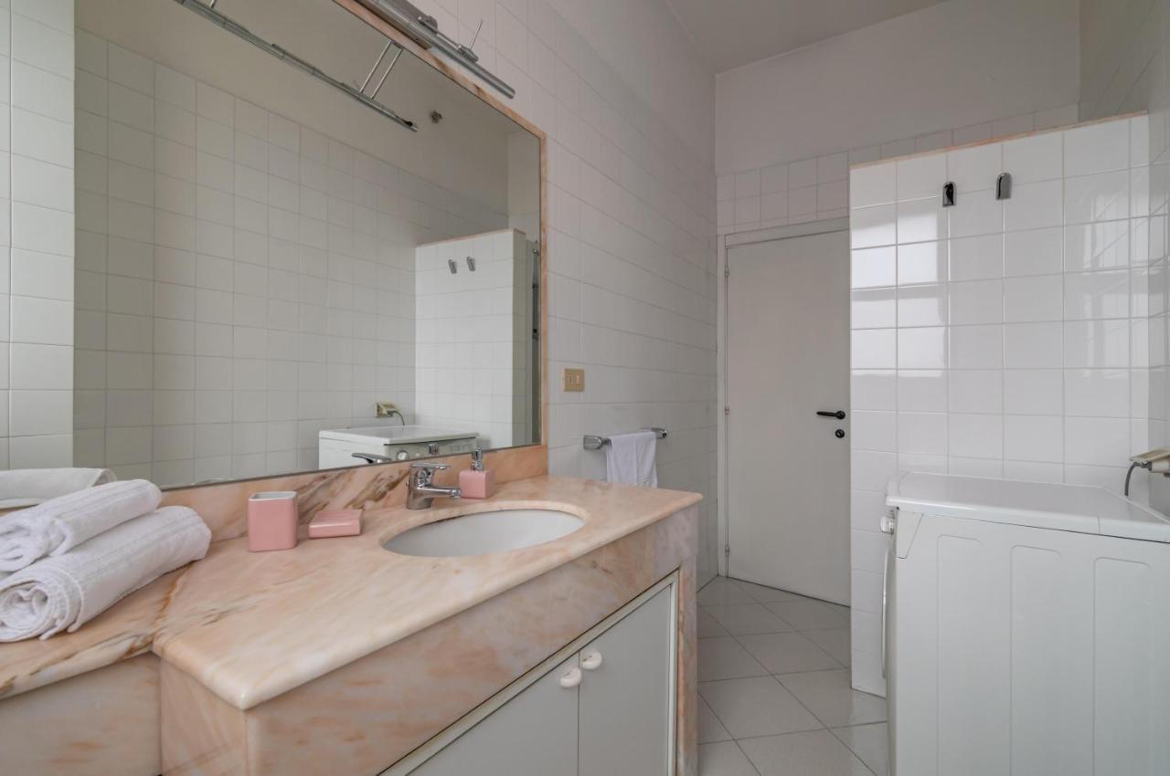 Comfy Flat Steps Away From Siena Station! 아파트 외부 사진