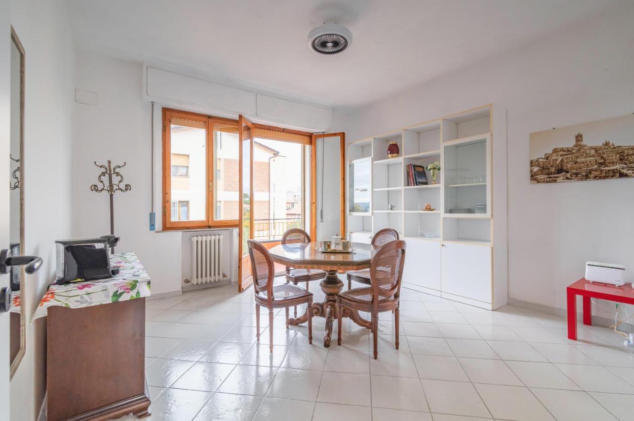 Comfy Flat Steps Away From Siena Station! 아파트 외부 사진