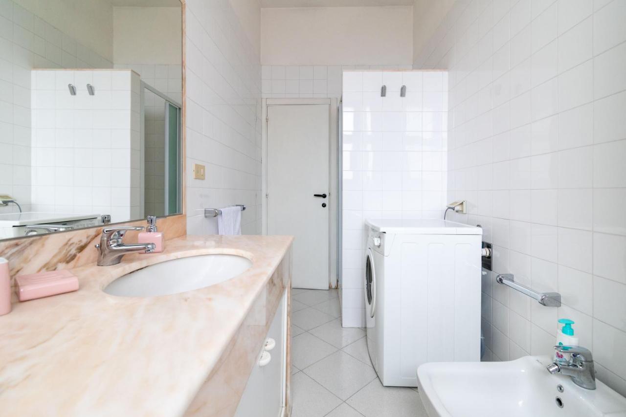Comfy Flat Steps Away From Siena Station! 아파트 외부 사진