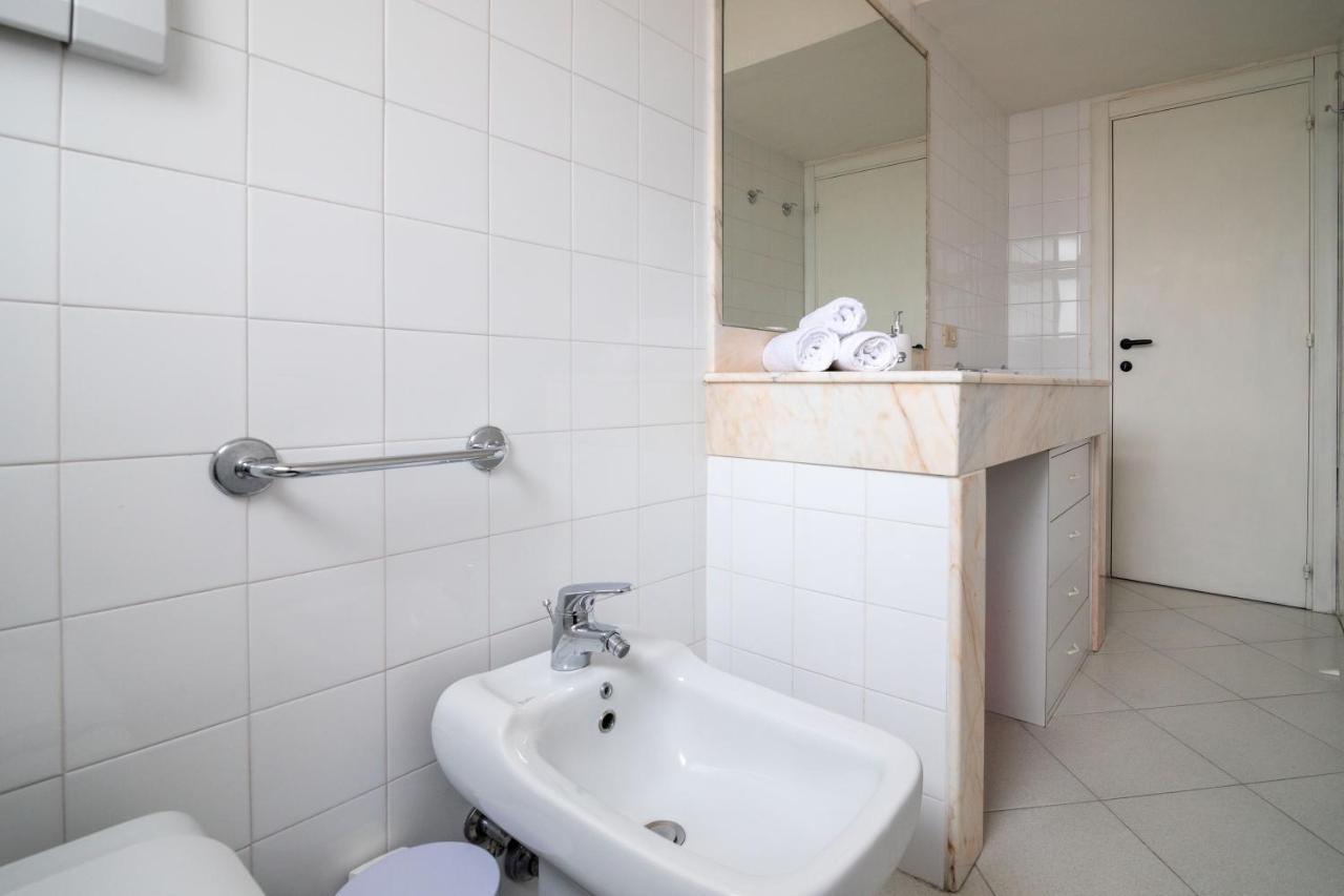 Comfy Flat Steps Away From Siena Station! 아파트 외부 사진